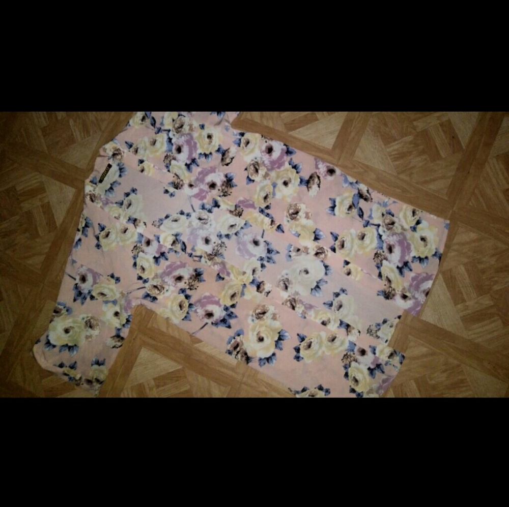 Light Pink W/ Flowers Cover Up |